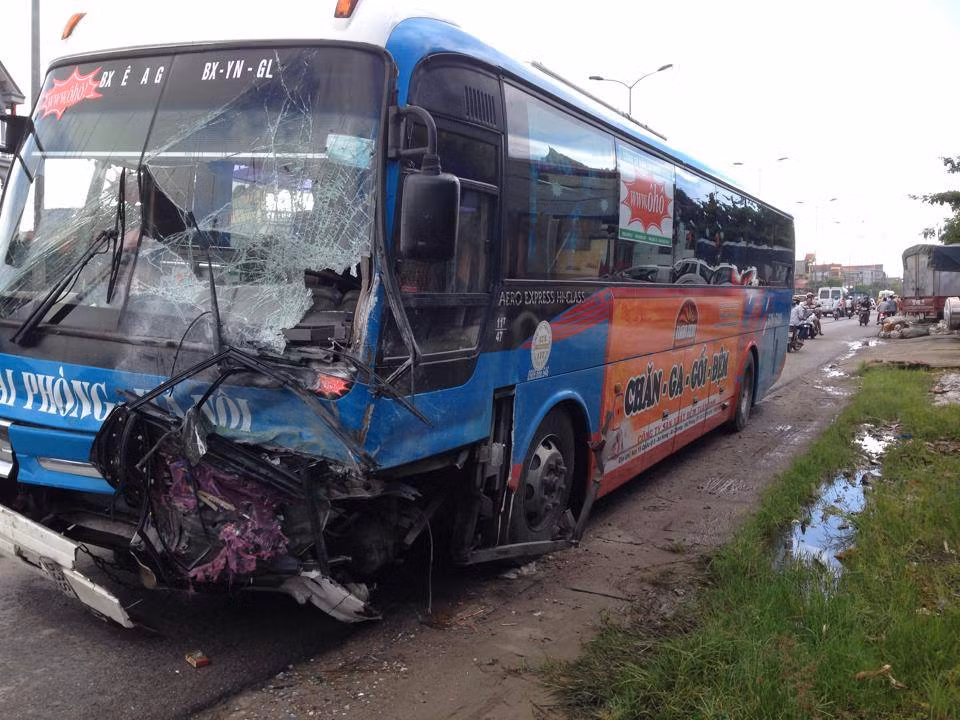 Kết quả điều tra ban đầu xác định nguyên nhân của vụ tai nạn trên là do xe khách 53S-5326 đi chiều Hải Phòng- Hà Nội bị mất lái lao qua dải phân cách cứng sang chiều đường Hà Nôi- Hải Phòng và đâm vào xe 80A-012.59. Chiếc xe hãng Ô Hô thuộc công ty vận tải Đoàn Xuân bị hư hỏng sau khi va chạm.