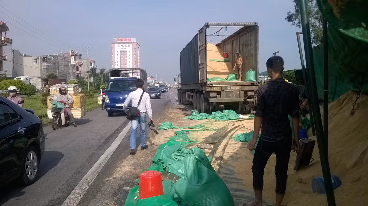 Sáng ngày 15/9, chủ xe đã sang cám sang xe khác để giải quyết hậu quả vụ tai nạn.