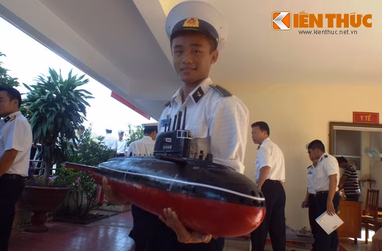 Một trong 2 mô hình tàu ngầm thuộc 2 đội tham gia cuộc thi.