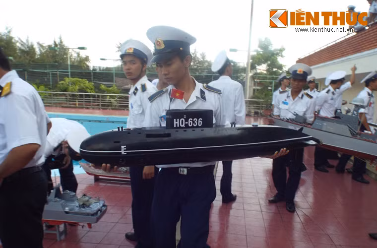 Tàu ngầm Kilo HQ-636.
