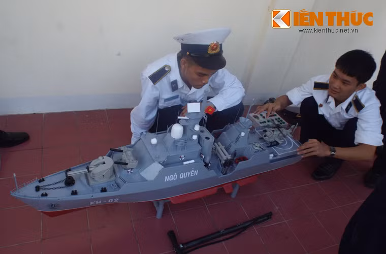 Mô hình tàu hộ vệ Gepard 3.9 mang tên KH-02 Ngô Quyền.