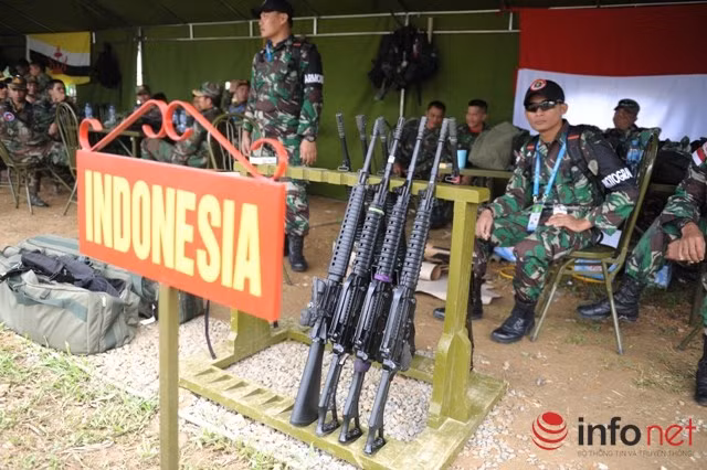 Khu vực tập kết chuẩn bị thi đấu của các đội xạ thủ nam.