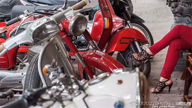 Vinh cho biết anh có thể kiếm tiền tốn từ việc sửa chữa các vật dụng, bao gồm cả xe tay ga và xe máy.