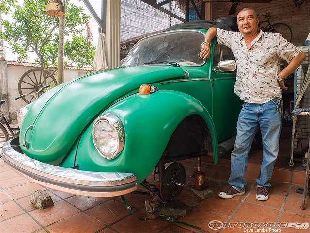 Vua mô tô Việt Nam đang sở hữu khoảng 200 chiếc xe cổ gồm xe Vespa, Mobylette, Simpson, Lambretta và CD Benly...