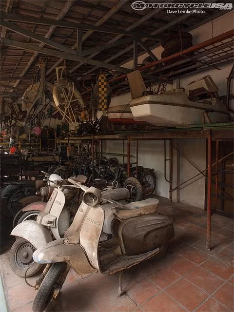 Hiện, trong nhà Trần Quang Vinh, có rất nhiều đồ cổ đang được lưu giữ.