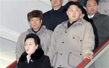 Người dì quyền lực Kim Kyong-hu (đứng đầu) của nhà lãnh đạo Kim Jong-un.