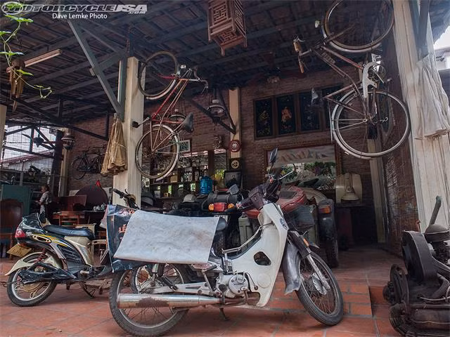 "Xe hiện đại chạy nhanh, nhưng một chiếc xe cũ buộc bạn đi chậm hơn và cho bạn cảm giác rõ sự khác biệt. Tuy nhiên, khi lái một chiếc xe cũ, sẽ có cơ hội để thư giãn và tận hưởng cái đẹp", anh Vinh nói.