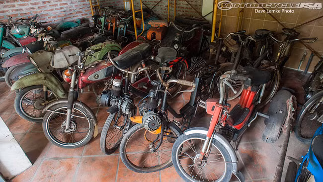 Đây là hình ảnh những chiếc xe trong bộ sưu tập xe cổ "khủng" của Trần Quang Vinh.