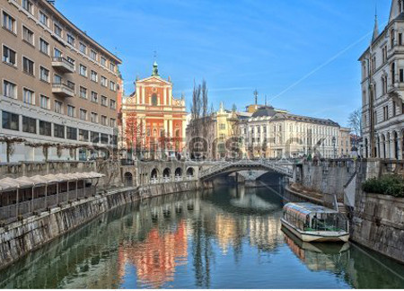 Bị đình trệ trong nhiều thập kỉ dưới chế độ chủ nghĩa cộng sản, Slovenia đã có những chuyển biến tich cực sau khi chế độ này sụp đổ ở các nước Đông Âu. Slovenia vào NATO năm 2004, sau đó tham gia Eurozone năm 2007, và gia nhập nhóm những nước OECD năm 2010.