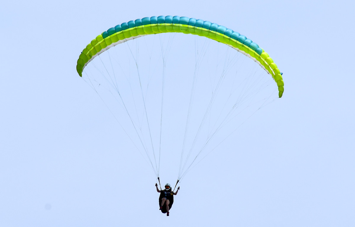 Theo các vận động viên, huyện đảo Lý Sơn là một trong những điểm bay lý tưởng để tổ chức các giải dù lượn cấp quốc gia, thu hút các phi công dù lượn trong, ngoài nước đến khám phá và trải nghiệm.