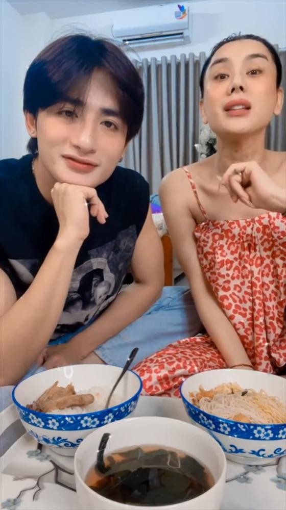 Lâm Khánh Chi nói về việc ly hôn Phi Hùng: "Cả hai đều có lỗi" Lam Khanh Chi noi ve viec ly hon Phi Hung: