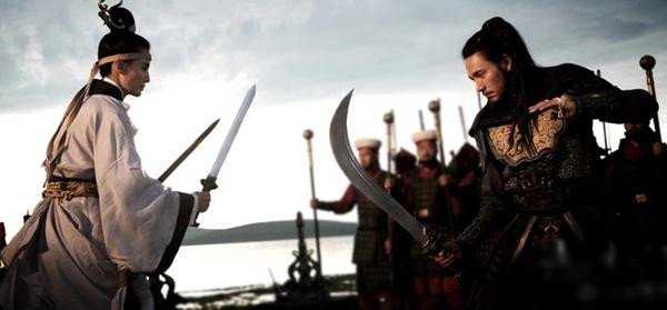 uá trình thực hiện bộ phim diễn ra tỉ mỉ. Trong mỗi phân cảnh võ thuật đều được thiết kế kỹ lưỡng, để đạt hiệu quả nghệ thuật cao nhất. Trong video hậu trường có cảnh đoàn phim tới thảo nguyên quay. Sau một trận mưa lớn, thời tiết trở nên trong lành hơn, nam diễn viên Trần Khôn đã nói với nữ diễn viên Tống Giai: "Trời đẹp rồi, so đao đi". Sina bình luận từ những cảnh hậu trường đã thấy được không khí làm phim nghiêm túc, đậm tính võ hiệp của dự án. Đặc biệt là khi các diễn viên hoàn toàn nhập tâm vào nhân vật của mình.