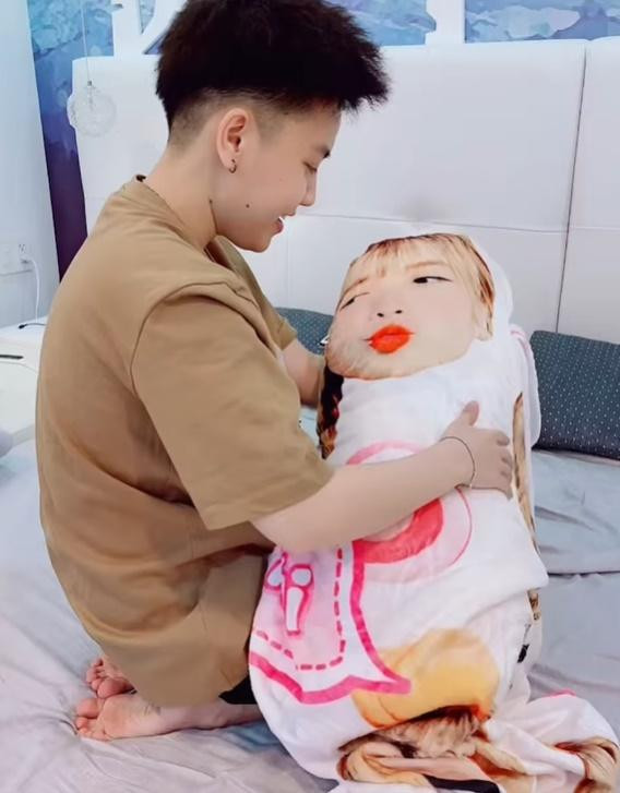 Yêu xa, tom boy Bi Bảo có cách "chống nhớ" vợ bá đạo - Hình 3 Yeu xa, tom boy Bi Bao co cach