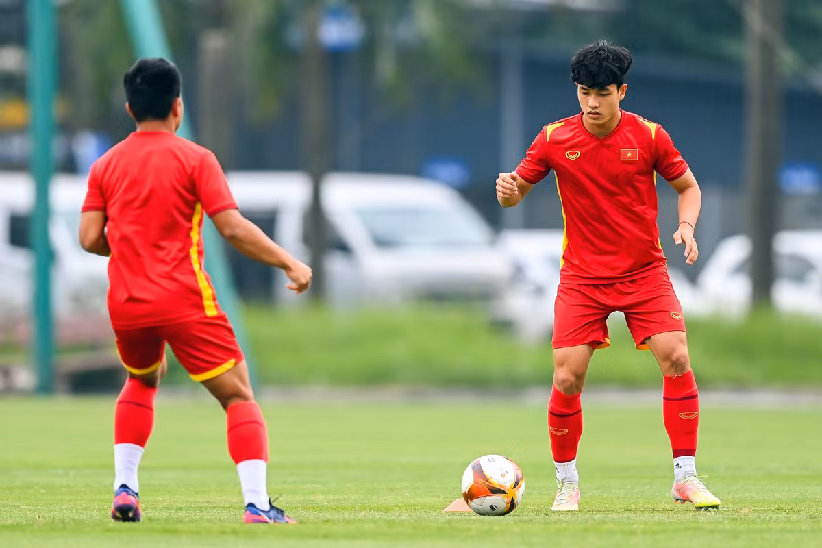 HLV Park Hang-seo vang mat trong buoi tap cua U23 Viet Nam-Hinh-8