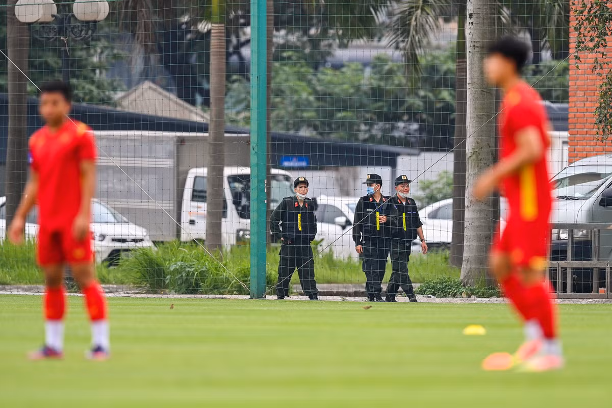 HLV Park Hang-seo vang mat trong buoi tap cua U23 Viet Nam-Hinh-7