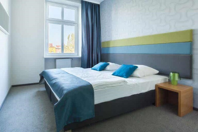 Chính vì vậy nếu căn nhà của bạn thiết kế nhiều phòng và có phòng chưa sử dụng đến để trống, thì bạn nên thỉnh thoảng vào ở, hoặc tận dụng phòng trống đó làm nhà kho hay cho khách vào ngủ tạm thời. 