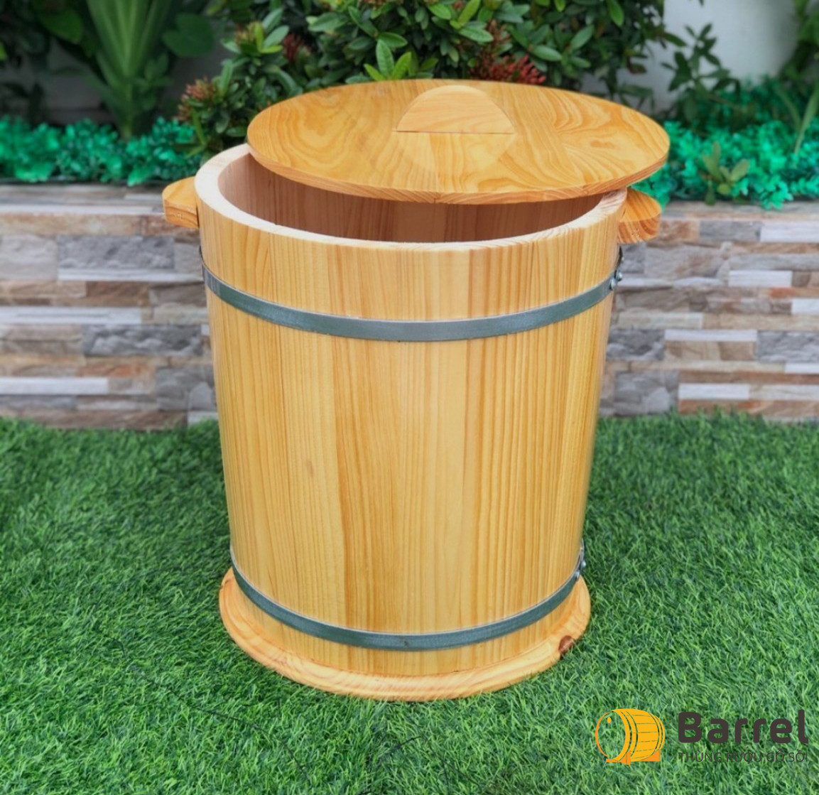 Thùng gạo rỗng. Thùng gạo là một vật dụng vô cùng quen thuộc trong gian bếp của mỗi người dân Việt, tượng trưng cho “kho lương” và sự no đủ của gia chủ. Vì vậy gia chủ nên cố gắng giữ cho hũ gạo được đầy.