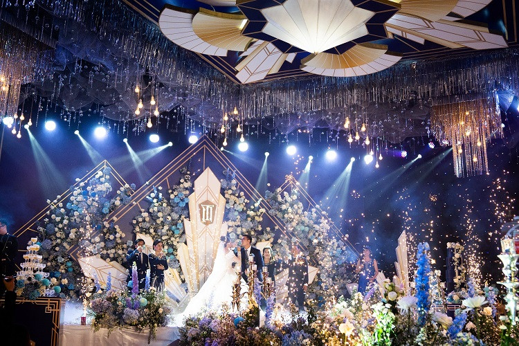 Choáng ngợp siêu đám cưới tiền tỷ của cặp trâm anh thế phiệt miền Trung ảnh 1 Choáng ngợp siêu đám cưới tiền tỷ của cặp trâm anh thế phiệt miền Trung ảnh 1