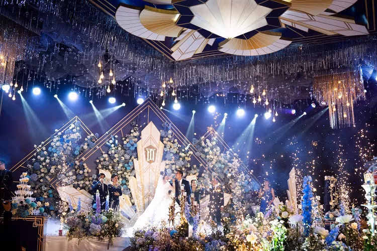 Choáng ngợp siêu đám cưới tiền tỷ của cặp trâm anh thế phiệt miền Trung ảnh 1