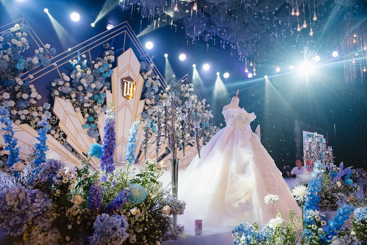 Choáng ngợp siêu đám cưới tiền tỷ của cặp trâm anh thế phiệt miền Trung ảnh 5 Choáng ngợp siêu đám cưới tiền tỷ của cặp trâm anh thế phiệt miền Trung ảnh 5