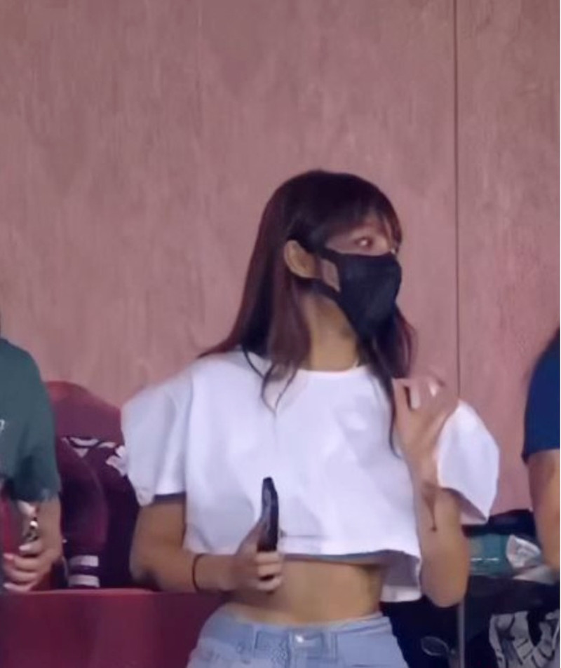 Hot girl cổ động Đài Loan gặp sự cố trang phục khi đi xem thể thao - Hình 2 Hot girl co dong Dai Loan gap su co trang phuc khi di xem the thao-Hinh-2