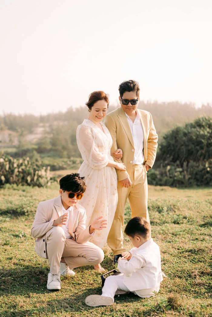 Đức Thịnh nhắn nhủ bà xã Thanh Thúy: "Anh không biết mua quà, ngôn tình..." - Hình 2 Duc Thinh nhan nhu ba xa Thanh Thuy: