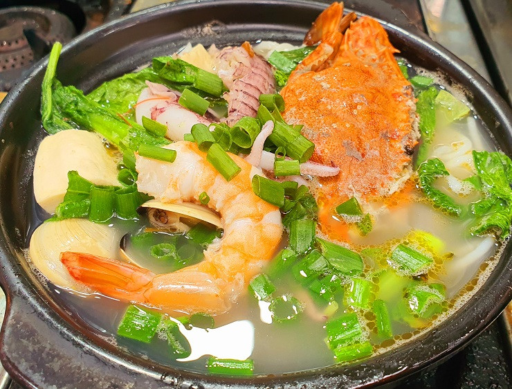 Khám phá quán mì niêu hải sản tại phố cổ Hà Nội, ngày bán 500 suất ảnh 1 Khám phá quán mì niêu hải sản tại phố cổ Hà Nội, ngày bán 500 suất ảnh 1