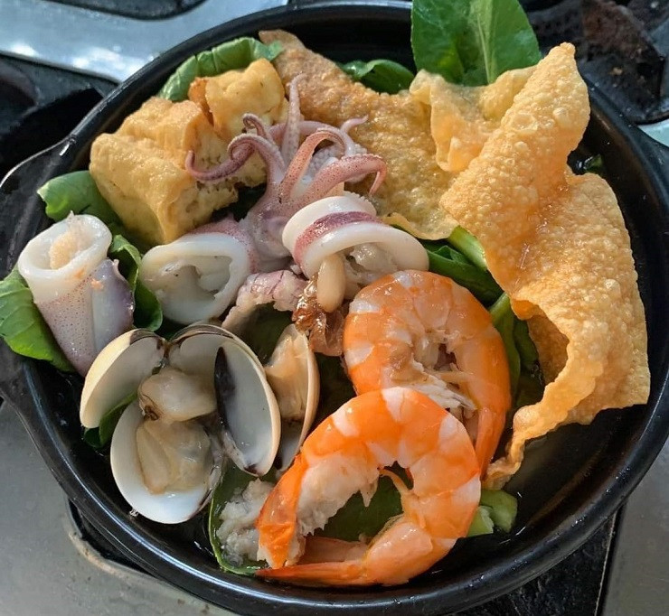 Khám phá quán mì niêu hải sản tại phố cổ Hà Nội, ngày bán 500 suất ảnh 6 Khám phá quán mì niêu hải sản tại phố cổ Hà Nội, ngày bán 500 suất ảnh 6