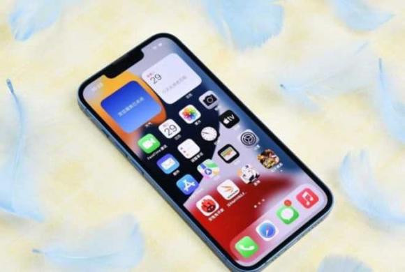 Giua iPhone 11, iPhone 12 va iPhone 13, nen mua cai nao tot hon?-Hinh-3