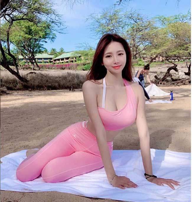 Hot girl khiến 1 triệu fan “mê mệt” vì mặc quần “gây ảo giác” chạy bộ buổi sáng - Hình 4 Hot girl khien 1 trieu fan “me met” vi mac quan “gay ao giac” chay bo buoi sang-Hinh-4