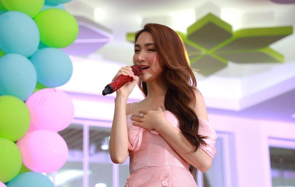 Hoa Minzy phan ung hai huoc khi bi 