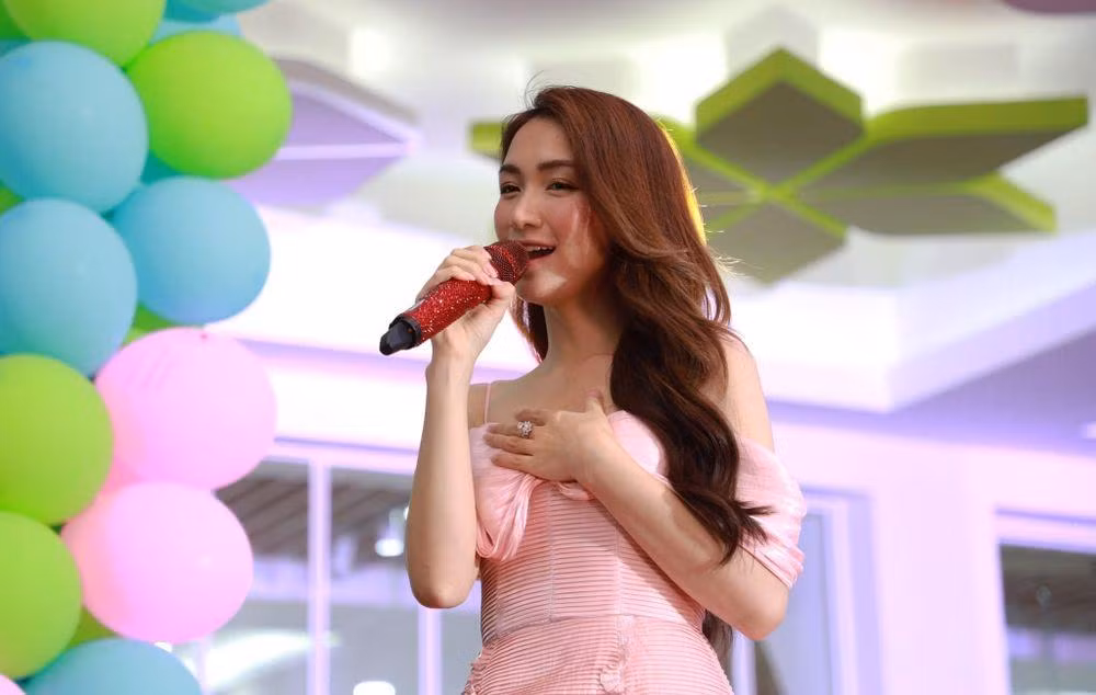 Hoa Minzy phan ung hai huoc khi bi 