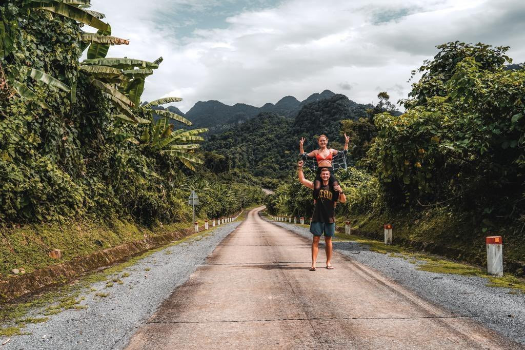 Co gai Duc phuot xe may doc Viet Nam trong mot thang-Hinh-2