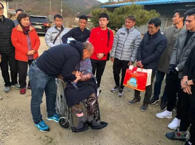 Hé lộ thời gian thầy Park về nước thăm mẹ già 100 tuổi - Hình 4 He lo thoi gian thay Park ve nuoc tham me gia 100 tuoi-Hinh-4