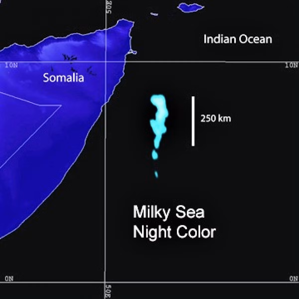 Biển sữa (Milky) đề cập đến ánh sáng màu trắng đục (với các sắc thái xanh lam khác nhau) độc đáo của vùng biển rộng 16.000 km2 ở Ấn Độ Dương. Nó phát đủ sáng vào ban đêm để các vệ tinh quay quanh Trái đất có thể nhìn thấy. Hiện tượng đại dương xảy ra do hoạt động của vi khuẩn phát quang sinh học, làm cho nước chuyển sang màu xanh lam, nhìn bằng mắt thường trong bóng tối có màu trắng sữa. Hiện tượng biển Milky được ghi nhận là đã tồn tại hơn 4 thế kỷ. Ảnh: Wikipedia