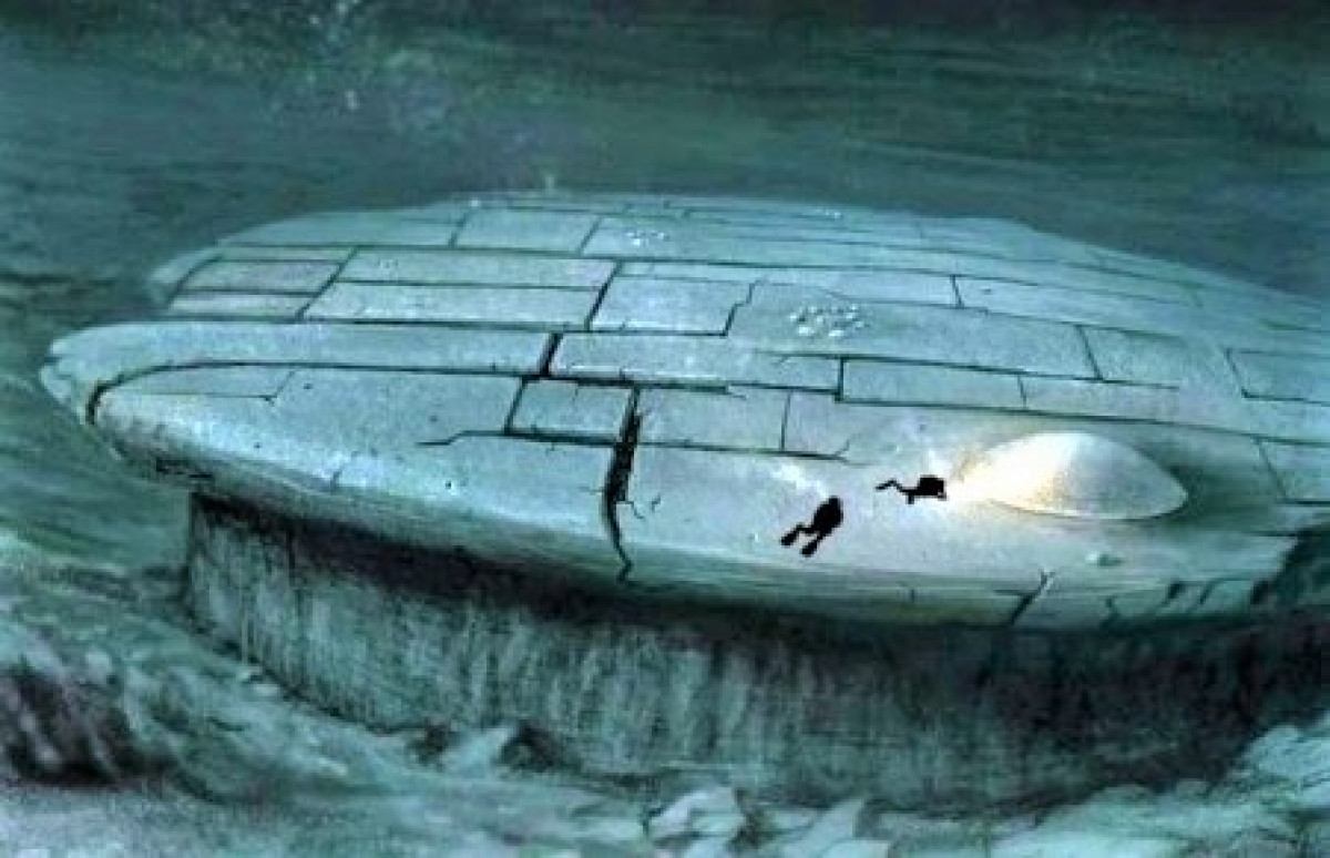 Vật bất thường ở biển Baltic. Vật bất thường hình tròn dày 60 mét, gần ở độ sâu 90 mét ở biển Baltic được một nhóm chuyên gia lặn tình cờ phát hiện vào năm 2011. Có một đường ray dường như dẫn tới thực thể này, các thợ lặn đo được khoảng 300 mét. Mặc dù các nhà khoa học khác nhau đã đưa ra vô số giả thiết về nguồn gốc của thực thể, vật bất thường này vẫn là một trong những bí ẩn nói chung và bí ẩn đại dương chưa được giải đáp của thế giới. Ảnh: marineinsight.com