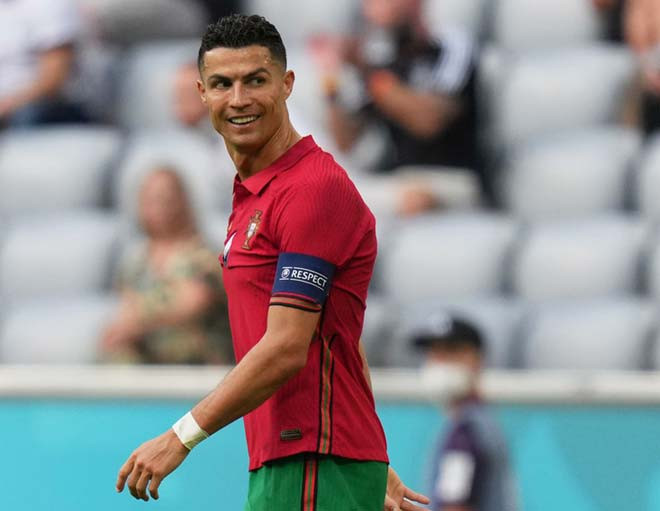 Chỉ cần 1 bài đăng trên Instagram, Ronaldo kiếm tới gần 40 tỷ đồng ảnh 1 Chỉ cần 1 bài đăng trên Instagram, Ronaldo kiếm tới gần 40 tỷ đồng ảnh 1