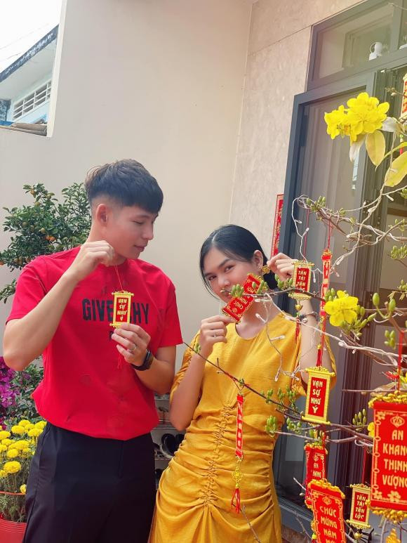 Hau chia tay Le Thanh Phong, Ngoc Trinh hen ho voi hau ve SHB Da Nang-Hinh-8