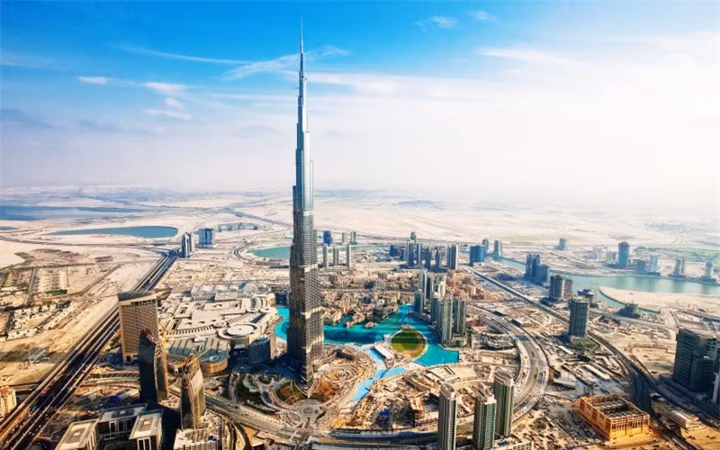 Cho đến nay, diện mạo thành phố Dubai đã có sự thay đổi đáng kể, được mệnh danh là "thành phố của tương lai" với những tòa nhà chọc trời.