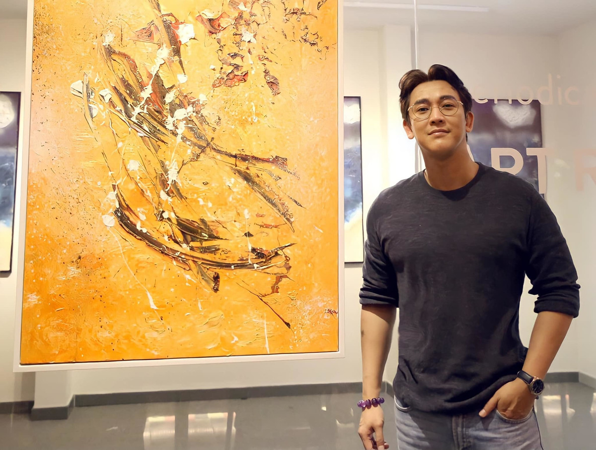 Hứa Vĩ Văn thông báo triển lãm tranh "Vùng yên" khép lại sau thời gian mở song song với mùa dịch.