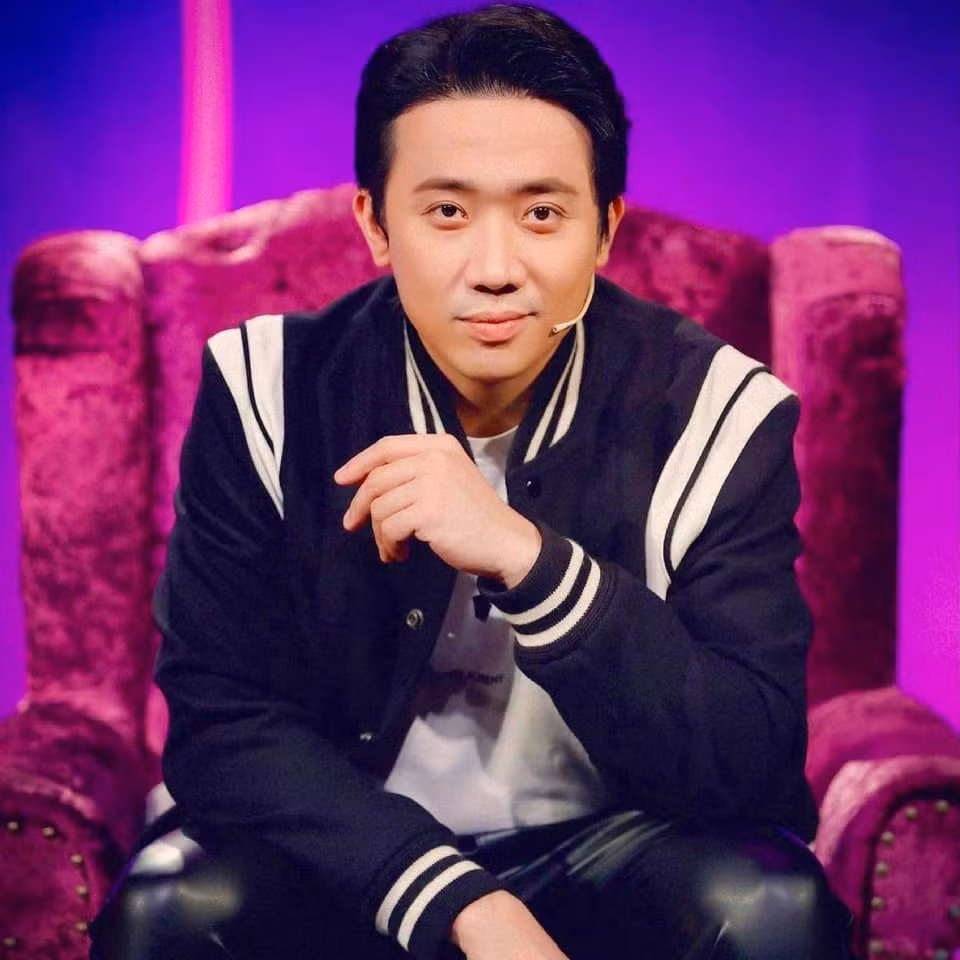 Trấn Thành cập nhật tình sau 24 giờ tiêm vắc-xin: không sốt, đau mỏi cơ, đau vết chích hay lạnh trong người, chỉ hơi đừ nhẹ và đói bụng.