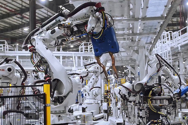 Doanh nghiep dut gay lam an: Het tien sa thai hang trieu lao dong-Hinh-2