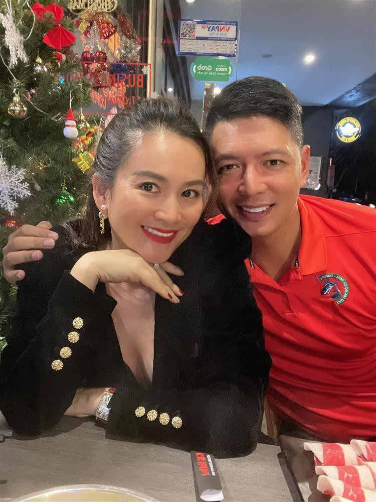 Những hình ảnh tình tứ của cặp đôi.