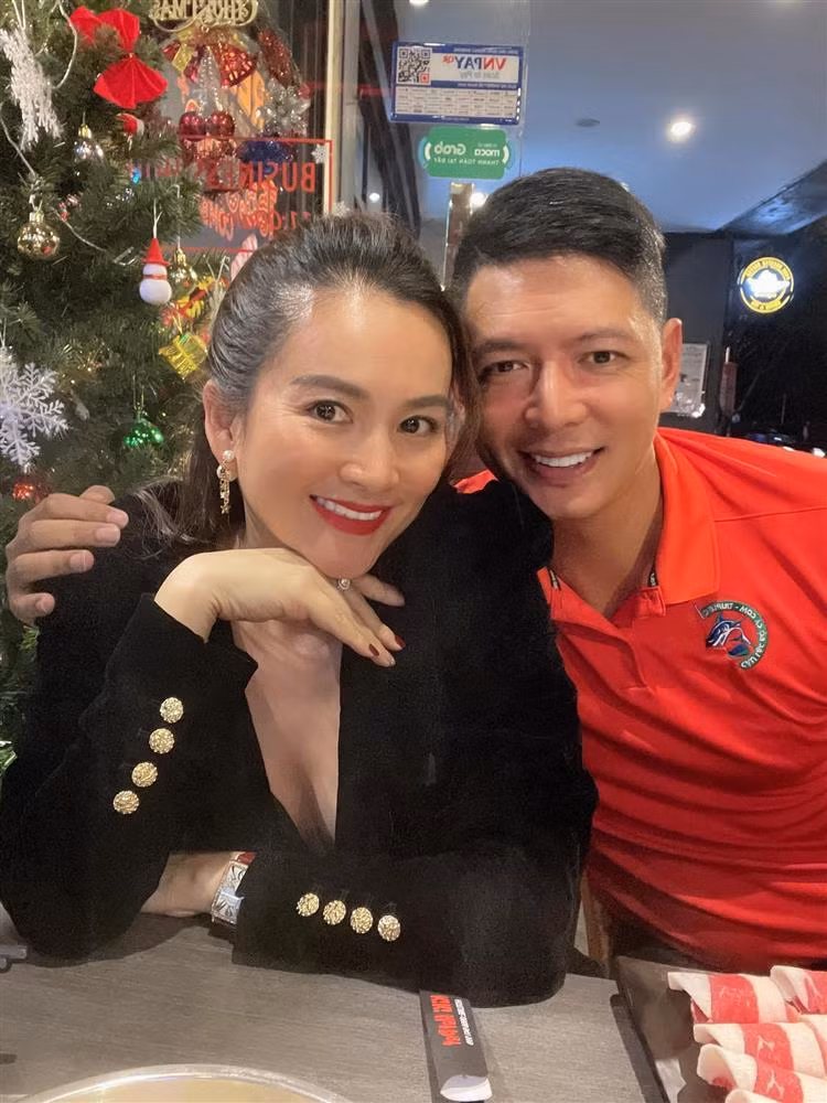 Những hình ảnh tình tứ của cặp đôi.