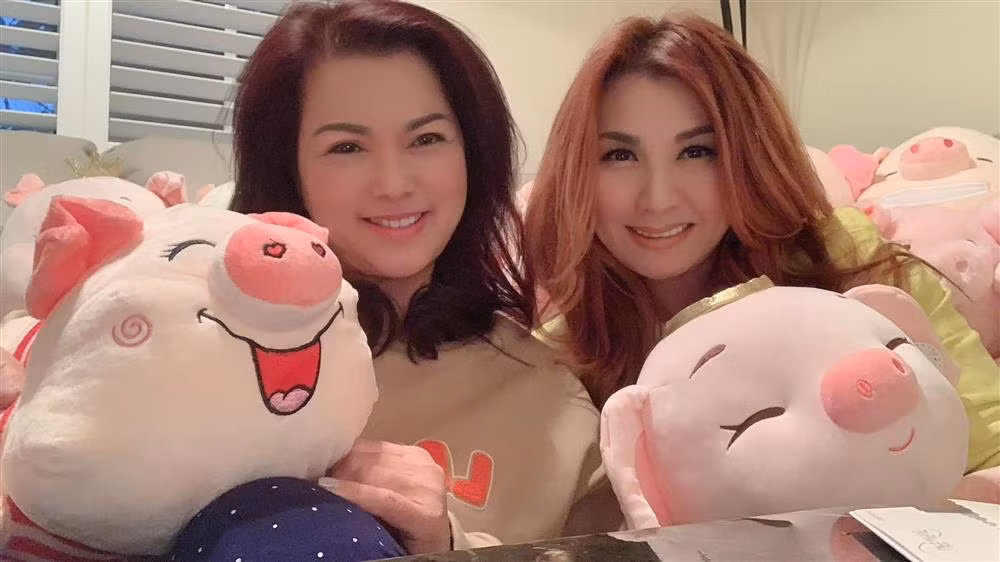 Ca si Phuong Loan mac ao co nghe si Chi Tai di ngu moi toi