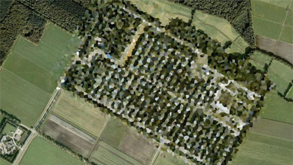 Munitiecomplex, Veenhuizen, Hà Lan. Nhìn từ trên cao, mảnh đất hình vuông này trông như một bức tranh sơn dầu vậy. Nhiều người cho rằng, khu vực này thực chất là kho đạn dược của quân đội Hà Lan và được chính phủ của đất nước cối xay gió giấu đi trên bản đồ.