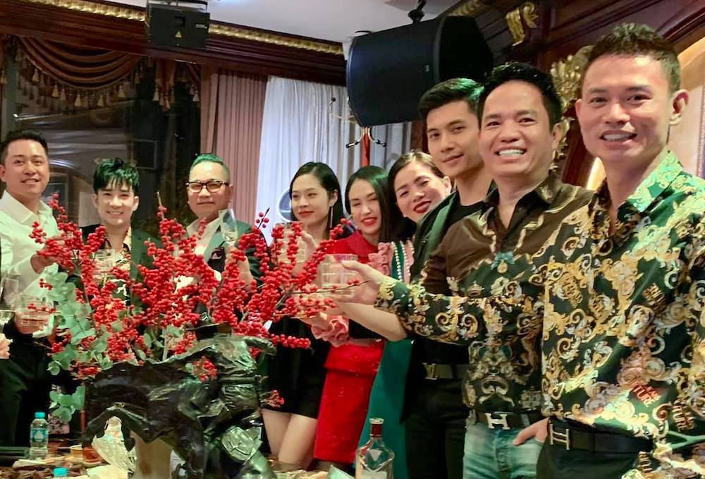 Le Quyen - Lam Bao Chau vui ve don Tet ben nhau-Hinh-2