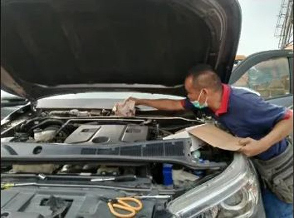 Chong giau quy den trong mui xe, 6 thang sau kiem tra khoc tieng man