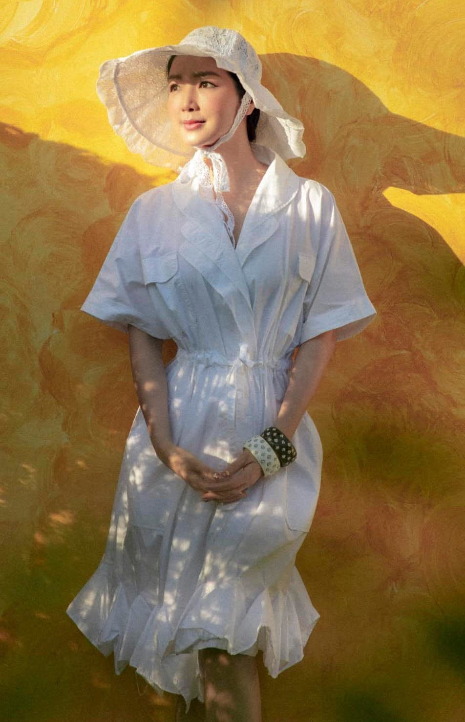 Đặc biệt, ngoài nhan sắc nổi bật người đẹp gốc Phú Thọ còn sở hữu một vóc dáng thon gọn, nuột nà, làn da trắng. Cô cũng lựa chọn tập yoga để tăng cường sức khỏe, đẹp da và duy trì vóc dáng. 