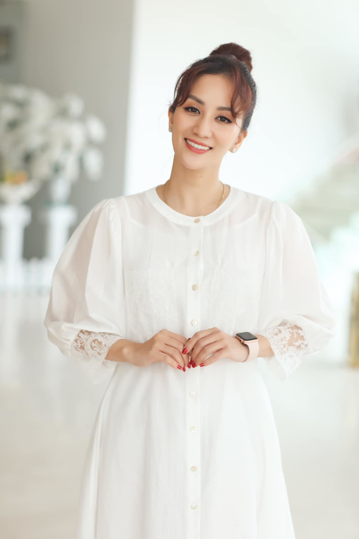 Khánh Thi đăng ảnh xinh đẹp kèm chia sẻ: ''Ngày mới đong đầy nhé mọi người. Hãy tận hưởng phút giây thư giãn nhẹ nhàng''.